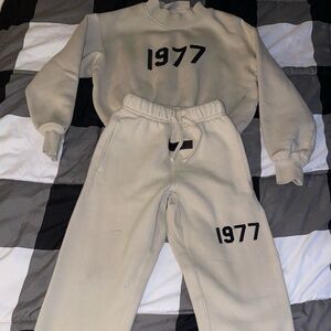 Kids Beige Sweatpants with 1977 Print